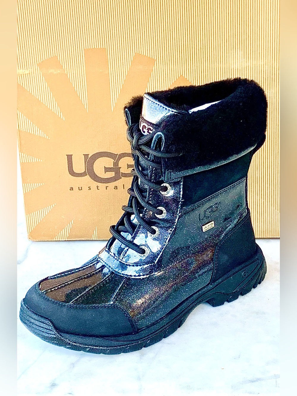 UGGS K-BUTTE KIDS SIZE 4 Black Shimmer SUEDE Fur Cuff Winter Lace-Up Boots NEW